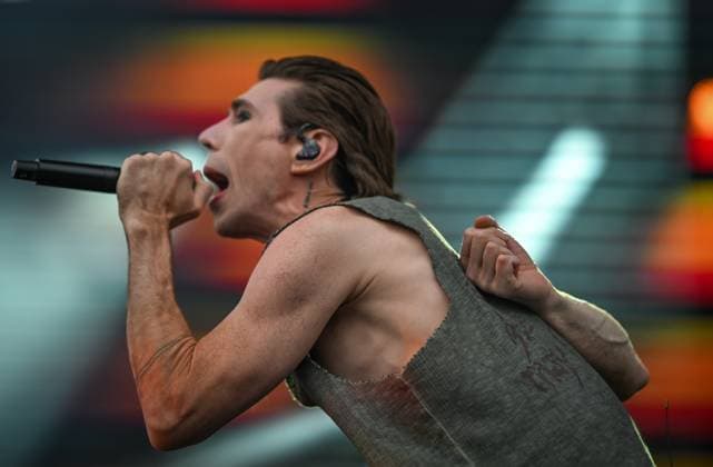 Marianas Trench Live At KDays 2025 Edmonton EDMONTON, CANADA JULY 23: Josh Ramsay, vocalist of Marianas Trench, a Canadian pop rock band from Vancouver, performs live during the K-Days Festival in Edmonton, Alberta, Canada, on July 23, 2025. Edmonton Canada  Copyright: xArturxWidakx originalFilename: widak-marianas250723_np4H0.jpg