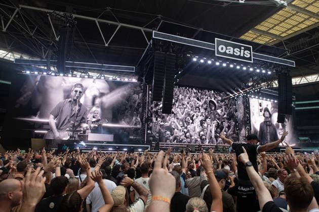 Bilder des Jahres 2025, Entertainment 07 Juli Oasis Perform at Wembley Stadium, London, UK The Crowd as Oasis performs on their first show at Wembley Stadium, London, England, UK on Friday 25 July 2025., Credit:Justin Ng Avalon UK, England, London, Wembley Stadium  Copyright: xJustinxNgx xAvalonx 1025718913