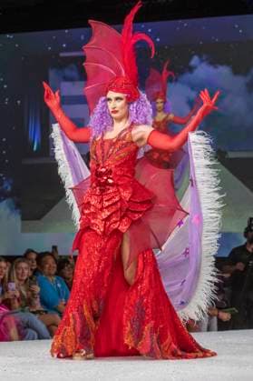 Model at the 11th annual Her Universe Fashion Show at San Diego Comic Con International 2025 at the Manchester Grand Hyatt San Diego, 24 07 2025 Foto:xC.xVanxWagonerx xFuturexImagex universe_5739