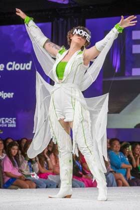 Model at the 11th annual Her Universe Fashion Show at San Diego Comic Con International 2025 at the Manchester Grand Hyatt San Diego, 24 07 2025 Foto:xC.xVanxWagonerx xFuturexImagex universe_5750