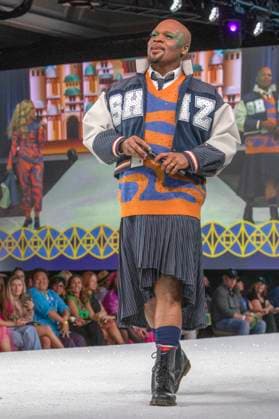 Michael James Scott at the 11th annual Her Universe Fashion Show at San Diego Comic Con International 2025 at the Manchester Grand Hyatt San Diego, 24 07 2025 Foto:xC.xVanxWagonerx xFuturexImagex universe_5755