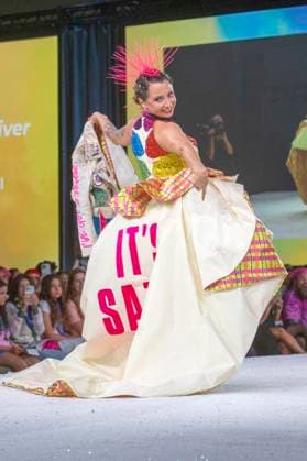 Model at the 11th annual Her Universe Fashion Show at San Diego Comic Con International 2025 at the Manchester Grand Hyatt San Diego, 24 07 2025 Foto:xC.xVanxWagonerx xFuturexImagex universe_5770