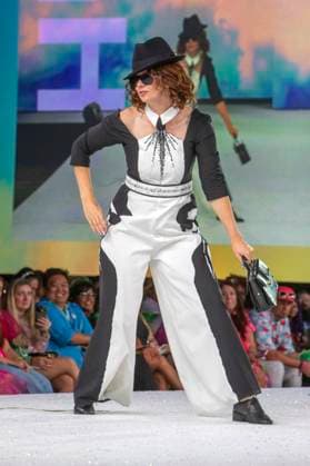 Model at the 11th annual Her Universe Fashion Show at San Diego Comic Con International 2025 at the Manchester Grand Hyatt San Diego, 24 07 2025 Foto:xC.xVanxWagonerx xFuturexImagex universe_5772