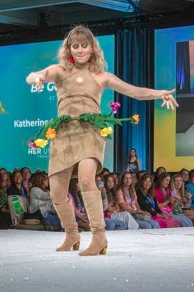 Model at the 11th annual Her Universe Fashion Show at San Diego Comic Con International 2025 at the Manchester Grand Hyatt San Diego, 24 07 2025 Foto:xC.xVanxWagonerx xFuturexImagex universe_5775