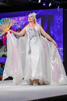 Model at the 11th annual Her Universe Fashion Show at San Diego Comic Con International 2025 at the Manchester Grand Hyatt San Diego, 24 07 2025 Foto:xC.xVanxWagonerx xFuturexImagex universe_5790