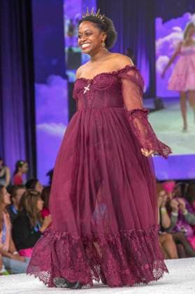 Fan in costume at the 11th annual Her Universe Fashion Show at San Diego Comic Con International 2025 at the Manchester Grand Hyatt San Diego, 24 07 2025 Foto:xC.xVanxWagonerx xFuturexImagex universe_5812