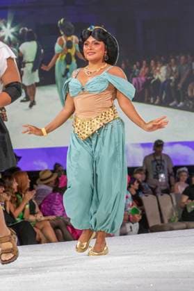 Fan in costume at the 11th annual Her Universe Fashion Show at San Diego Comic Con International 2025 at the Manchester Grand Hyatt San Diego, 24 07 2025 Foto:xC.xVanxWagonerx xFuturexImagex universe_5814