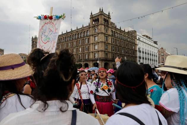 700 Years Of The Founding Of Tenochtitlan In Mexico Dancing women visit Mexico City s Zocalo on the eve of the festivities commemorating the 700th anniversary of the founding of Tenochtitlan, in recognition of the year of the last great civilizations of indigenous resistance that fall to the Spanish invasion and genocide, giving rise to the Aztec empire and maintaining its tradition to this day, on July 25, 2025. Mexico City Mexico  Copyright: xGerardoxVieyrax originalFilename: vieyra-notitle250725_npsLN.jpg