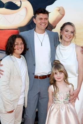 July 25, 2025, Los Angeles, Ca, USA: LOS ANGELES - JUL 23: JP Sans, Family at the The Bad Guys 2 Los Angeles Premiere at the TCL Chinese Theater IMAX on July 23, 2025 in Los Angeles, CA Los Angeles USA - ZUMAnc22 20250725_zaa_nc22_029 Copyright: xKathyxHutchinsx