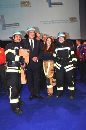Joachim Herrmann Minister of the Interior with award winners category Fire and Flame Volunteer Fire Brigade Oberhausen Augsburg Munich 26 07 2025 Auditorium of BMW Welt,Bavarias Minister of the Interior Joachim Herrmann presents the Bavarian Commitment Award 2025 for extraordinary achievements by volunteers Munich