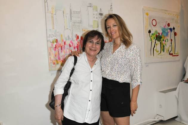 Marie-Paule Belle et Caroline Faindt au vernissage de l exposition de l artiste peintre Caroline Faindt à la Dorothy s Gallery à Paris, France, le 25 juin 2019. Coadic Guirec Bestimage Semi-exclusive - Painter Caroline Faindt exhibition opening at the Dorothy s Gallery in Paris, France, on June 25, 2019. Paris France *** Marie Paule Belle and Caroline Faindt at the opening of the painter Caroline Faindt exhibition at the Dorothy s Gallery in Paris, France, on June 25, 2019 Coadic Guirec Bestimage Semi exclusive Painter Caroline Faindt exhibition opening at the Dorothy s Gallery in Paris, France, on June 25, 2019 Paris France  Copyright: xCOADICxGUIRECx xBESTIMAGExCOADICxGUIRECx xBESTIMAGEx