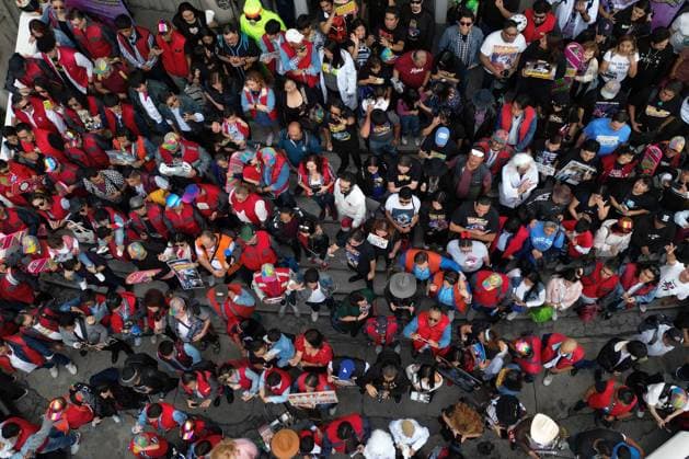 Fans broke their own record for the largest number of Back To The Future fans gathered in one place MEXICO CITY, MEXICO - JULY 27: Back To The Future fans dressed in costumes take part in their annual meeting, at Churubusco Convention Center, in Mexico City, Mexico on July 27, 2025. According to the event organizers, 718 fans of the Back To The Future films were registered this year during their annual meeting, breaking their own record for the largest BTTF fans dressed in costumes gathered in one place. As reported by a staff member of the event, the evidence will be sent to Guinness World Records for its review. Daniel Cardenas Anadolu Mexico City Mexico. Editorial use only. Please get in touch for any other usage.  Copyright: x2025xAnadoluxDanielxCardenasx