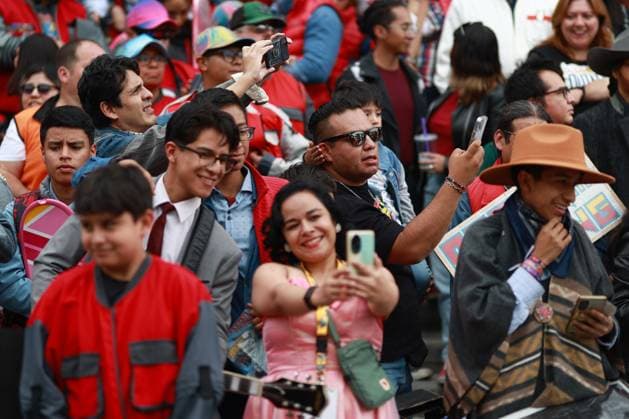 Fans broke their own record for the largest number of Back To The Future fans gathered in one place MEXICO CITY, MEXICO - JULY 27: Back To The Future fans dressed in costumes take part in their annual meeting, at Churubusco Convention Center, in Mexico City, Mexico on July 27, 2025. According to the event organizers, 718 fans of the Back To The Future films were registered this year during their annual meeting, breaking their own record for the largest BTTF fans dressed in costumes gathered in one place. As reported by a staff member of the event, the evidence will be sent to Guinness World Records for its review. Daniel Cardenas Anadolu Mexico City Mexico. Editorial use only. Please get in touch for any other usage.  Copyright: x2025xAnadoluxDanielxCardenasx