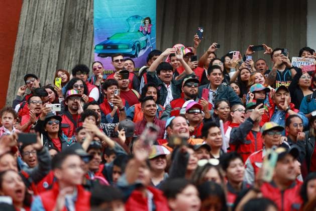 Fans broke their own record for the largest number of Back To The Future fans gathered in one place MEXICO CITY, MEXICO - JULY 27: Back To The Future fans dressed in costumes take part in their annual meeting, at Churubusco Convention Center, in Mexico City, Mexico on July 27, 2025. According to the event organizers, 718 fans of the Back To The Future films were registered this year during their annual meeting, breaking their own record for the largest BTTF fans dressed in costumes gathered in one place. As reported by a staff member of the event, the evidence will be sent to Guinness World Records for its review. Daniel Cardenas Anadolu Mexico City Mexico. Editorial use only. Please get in touch for any other usage.  Copyright: x2025xAnadoluxDanielxCardenasx