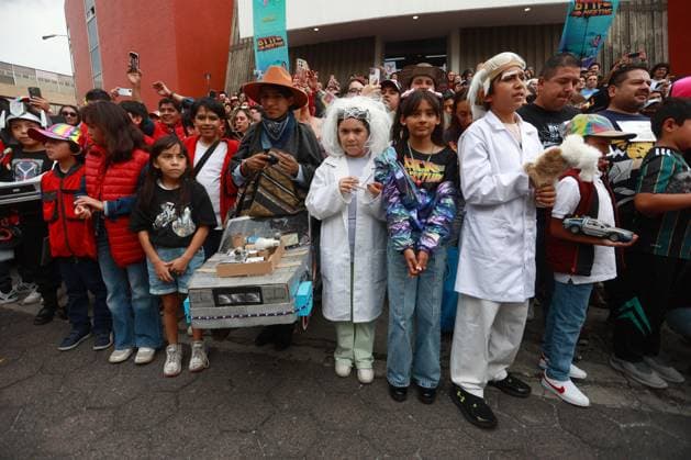 Fans broke their own record for the largest number of Back To The Future fans gathered in one place MEXICO CITY, MEXICO - JULY 27: Back To The Future fans dressed in costumes take part in their annual meeting, at Churubusco Convention Center, in Mexico City, Mexico on July 27, 2025. According to the event organizers, 718 fans of the Back To The Future films were registered this year during their annual meeting, breaking their own record for the largest BTTF fans dressed in costumes gathered in one place. As reported by a staff member of the event, the evidence will be sent to Guinness World Records for its review. Daniel Cardenas Anadolu Mexico City Mexico. Editorial use only. Please get in touch for any other usage.  Copyright: x2025xAnadoluxDanielxCardenasx