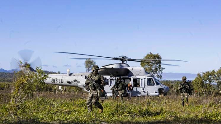 July 28, 2025, Sydney, AUSTRALIA: July 28, 2025-Sydney, Australia-South Korean Marine Corps Soldiers take part in a joint landing drill during a Talisman Sabre exercise at Australia and Papua New Guinea. More than 30,000 U.S., Australian, and other international military personnel will participate in exercise Talisman Sabre July 13th to August 4th, 2025 in Australia and Papua New Guinea to strengthen relationships and interoperability among key Allies and partners, enhancing our collective capability to respond to a wide array of potential security concerns and maintain a free and open Indo-Pacific. Sydney AUSTRALIA - ZUMAs168 20250728_zih_s168_008 Copyright: xDefensexMinistryx