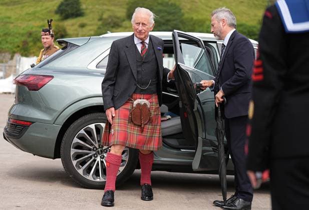 Bilder des Jahres 2025, Entertainment 07 Juli Royal visit to Thurso King Charles III arrives for a reception for Caithness Communities hosted by the Nuclear Decommissioning Authority at Scrabster Harbour in Thurso, marking the 70th anniversary of the Dounreay Nuclear site, the 50th anniversary of the Pacific Nuclear Transport Limited (PNTL) and the 20th Anniversary of the Nuclear Decommissioning Authority. Picture date: Monday July 28, 2025., Credit:Aaron Chown Avalon UK, Thurso  Copyright: xAaronxChownx xAvalonx 1026277818