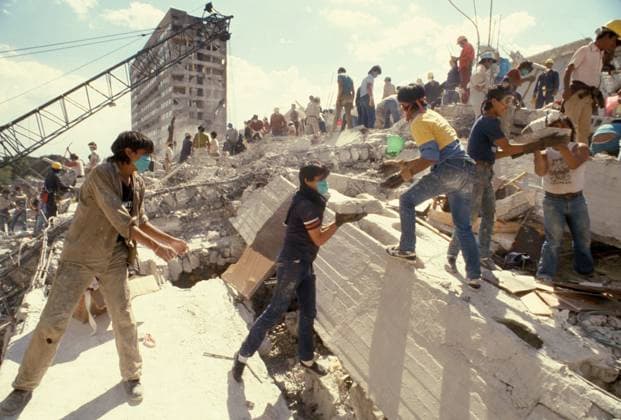 Earthquake in Mexico Sep 19, 1985 - Mexico City, Mexico - A magnitude 8.1 earthquake occurred off the Pacific coast of Mexico. The damage was concentrated in a 25 km 2 area of Mexico City, 350 km from the epicenter. The underlying geology and geologic history of Mexico City contributed to this unusual concentration of damage at a distance from the epicenter. Of a population of 18 million, an estimated 10,000 people were killed, and 50,000 were injured. In addition, 250,000 people lost their homes and property damage amounted to billion. PICTURED: Damage caused by a earthquake Copyright: xMarioxRuizx