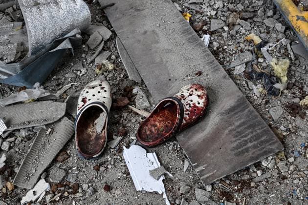 News Bilder des Tages Blood covers slippers at Bilenke Correctional Colony N99, which came under a Russian air strike, Bilenke village, Zaporizhzhia region, Ukraine, July 29, 2025. At approximately 23:30 local time on Monday, July 28, Russian forces attacked the Bilenke Correctional Colony in the Zaporizhzhia region with four guided aerial bombs. The strike claimed the lives of 16 convicts and left 44 people injured. The facility’s canteen was destroyed, while the administrative headquarters and quarantine area sustained partial damage. (Photo by Dmytro Smolienko Ukrinform) Russian air strike on penal colony in Zaporizhzhia region  Copyright: xDmytroxSmolienkox