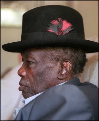 John Lee Hooker Jun 04, 2001; Redwood City, CA, USA; John Lee Hooker at home in Redwood City on April 17, 1998 Redwood City CA USA Copyright: xBobxLarsonx