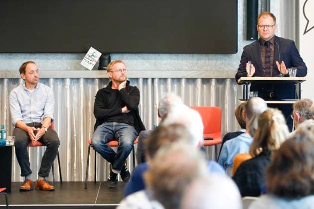 Book launch of Am Kipppunkt Wo das Klima zu kollabieren droht und wie wir uns noch retten können by Toralf Staud and Benjamin von Brackel Berlin, 29 7 2025 Benjamin von Brackel, Toralf Staud and Carsten Schneider at the book launch of Am Kipppunkt Wo das Klima zu kollabieren droht und wie wir uns noch retten können in Berlin Berlin Copyright: xMatthiasxGränzdörferx