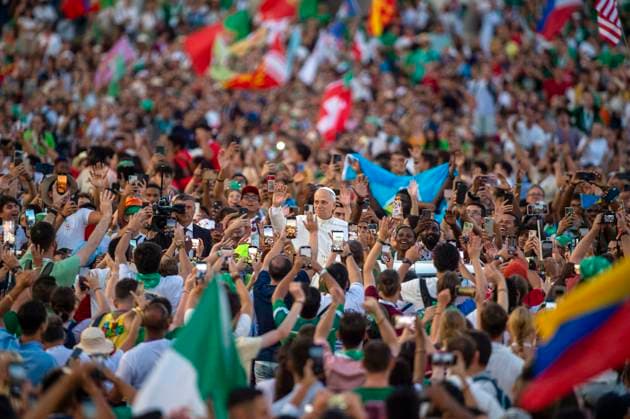 ITALY - POPE LEO XIV GREETS FAITHFUL IN ST PETER S SQUARE AT THE END OF A WELCOME MASS FOR THE YOUTH JUBILEE AT THE VATICAN - 2025 7 29 Italy, Rome, Vatican, 2025 7 29.Pope Leo XIV greets faithful in St. Peter s Square at the end of a welcome mass for the Youth Jubilee at the Vatican EDITORIAL USE ONLY - NO BOOKS Copyright: xALESSIAxGIULIANIx