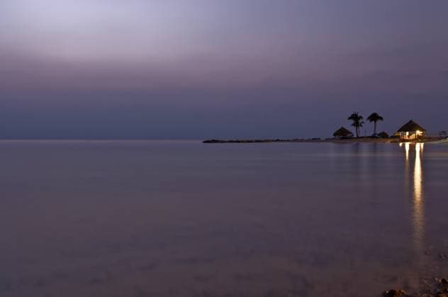 Dämmerung am Meer in Curacao Twilight by the sea in Curacao Copyright: imageBROKER ElisabethxHoiberg ibxhoi14452088.jpg