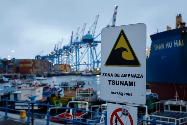 Valparaiso, July 30, 2025 Tsunami threat zone signaling at Prat Pier Sebastian Cisternas Aton Chile, Aton 1029017  Copyright: SEBASTIANxCISTERNAS xATONxCHILE