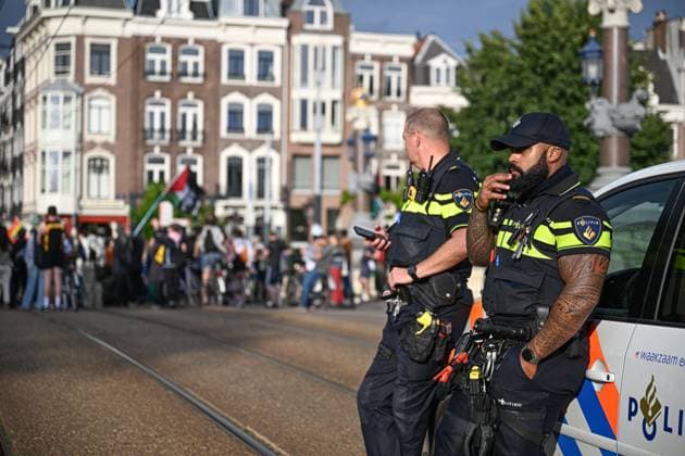Protest in Amsterdam against starvation in Gaza AMSTERDAM, NETHERLANDS - JULY 30: Hundreds of people take to the streets of Amsterdam today, banging spoons and plates to create a loud disruption aimed at drawing attention to the ongoing starvation in Gaza, in Amsterdam, Netherlands on July 30, 2025. The protest began at Spui Square and concluded at Amsterdam City Hall (Stadhuis), as demonstrators marched through the city calling for urgent international action. Mouneb Taim Anadolu Netherlands World. Editorial use only. Please get in touch for any other usage.  Copyright: x2025xAnadoluxMounebxTaimx