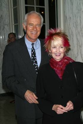 HUMAN RIGHTS MR Nov. 19, 2002 - Beverly Hills, CALIFORNIA, USA - MIKE FARRELL AND SHELLEY FABARES (WIFE)..K27244MR HUMAN RIGHTS WATCH ANNUAL DINNER.THE REGENT BEVERLY WILSHIRE HOTEL, BEVERLY HILLS, CA.NOVEMBER 19, 2002. MILAN RYBA 2002 Copyright: xMilanxRybax