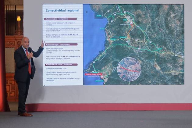 Mexico™s President Claudia Sheinbaum Holds Briefing Secretary of Infrastructure, Communications, and Transportation, Jesus Antonio Esteva Medina speaks during a news conference about the construction of the Amado Nervo Bridge at National Palace. on July 30, 2025 in Mexico City, Mexico. Mexico City CDMX Mexico Copyright: xCarlosxSantiagox