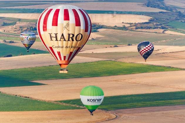 International Hot Air Balloon Regatta in Haro La Rioja Several hot air balloons during the International Hot Air Balloon Regatta, August 1, 2025, in Haro, La Rioja Spain The Rioja town of Haro hosts on 30 and 31 July, 1, 2 and 3 August, two of the most recognized events in the world of aerostation, the championship of Spain and the international regatta City of Haro A total of 26 pilots from Spain, France, Switzerland and Portugal will participate in this event, Switzerland and Portugal will participate in this event Coinciding with the twenty-fifth anniversary of the International Regatta, the Government of La Rioja and the City of Haro have decided to promote that, in this round edition, will be added the celebration in La Rioja of the C  Copyright: xJPEGx 6884731