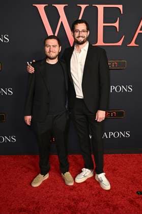 J D Lifshitz and Raphael Margules at the world premiere of the movie Weapons at the United Theatre on Broadway Los Angeles, 31 07 2025 Foto:xD.xStarbuckx xFuturexImagex weapons_5732