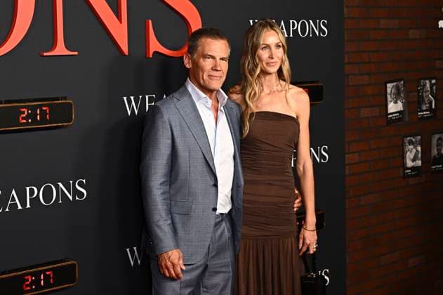 Josh Brolin with wife Kathryn Boyd Brolin at the world premiere of the movie Weapons at the United Theatre on Broadway Los Angeles, 31 07 2025 Foto:xD.xStarbuckx xFuturexImagex weapons_5782