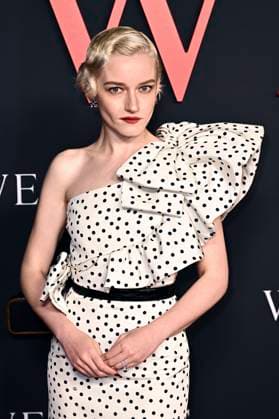 Julia Garner at the world premiere of the movie Weapons at the United Theatre on Broadway Los Angeles, 31 07 2025 Foto:xD.xStarbuckx xFuturexImagex weapons_5797