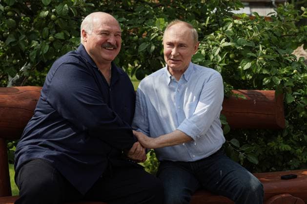 News Bilder des Tages RUSSIA, REPUBLIC OF KARELIA - AUGUST 1, 2025: Belarusian President Alexander Lukashenko (L) and Russiaâ€™s President Vladimir Putin visit Smolensky Skete of Valaam Monastery. Gavriil Grigorov Russian Preside  82864332