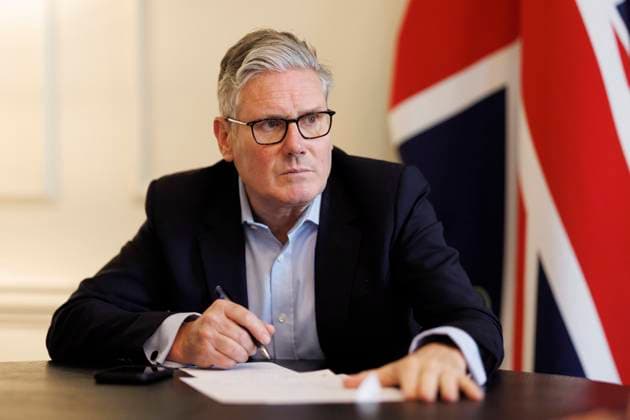 News Bilder des Tages Prime Minister Keir Starmer calls President Zelenskyy 01 08 2025. London, United Kingdom. Prime Minister Keir Starmer calls Ukraine s President Volodymyr Zelenskyy from his office in 10 Downing Street., Credit:Lauren Hurley Avalon United Kingdom, Greater London, London, 10 Downing Street  Copyright: xLaurenxHurleyx xAvalonx 1027172990