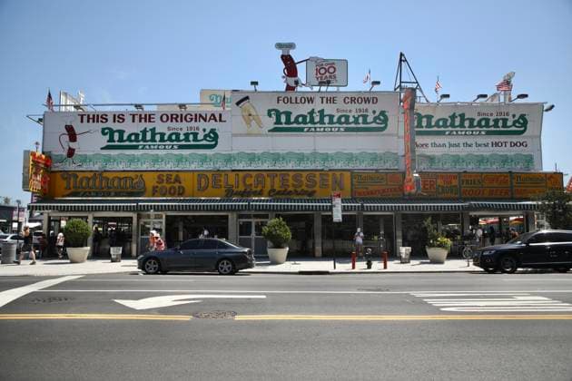Daily life in NYC, USA - 28 Jun 2025 The iconic façade of Nathan’s hot dog restaurant is seen in Coney Island, Brooklyn. New York United States Copyright: xApollinexGuillerot-Malickx xSOPAxImagesx 081A5212