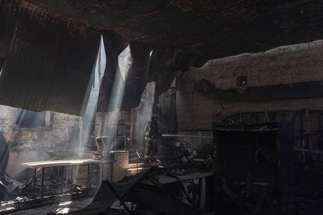 News Bilder des Tages Aftermath of Russian drone attack in Druzhkivka DRUZHKIVKA, UKRAINE - AUGUST 2: Ukrainian emergency service workers extinguish a fire after a Russian drone attack on a market in Druzhkivka, Ukraine, 2 August 2025 Diego Herrera Carcedo Anadolu Druzhkivka Ukraine. Editorial use only. Please get in touch for any other usage.  Copyright: x2025xAnadoluxDiegoxHerreraxCarcedox