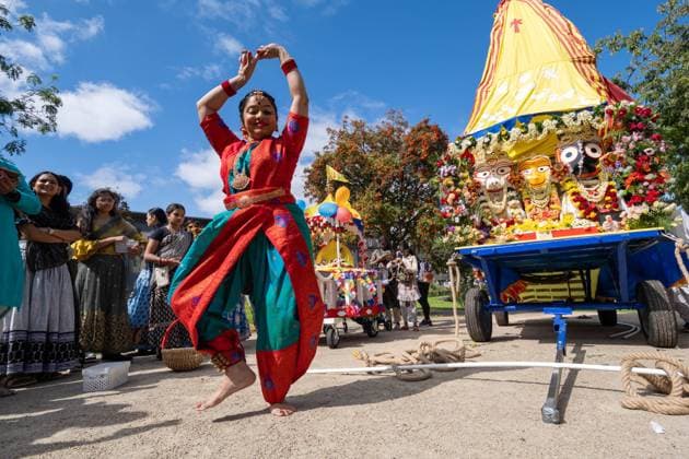 News Bilder des Tages August 2, 2025, Glasgow, Scotland, UK: Hundreds of participants joined Glasgow s Ratha Yatra, also known as the Festival of Chariots. This vibrant celebration features a grand procession in which the deities of Lord Jagannath, Baladeva, and Subhadra are carried on elaborately decorated chariots. Glasgow UK - ZUMAs357 20250802_zip_s357_007 Copyright: xCameronxScottx