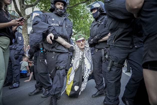 Pro-Palestinian protest in Berlin BERLIN, GERMANY - AUGUST 2: Police intervene during a Pro-Palestinian protest in Berlin, Germany on August 2, 2025. Ilkin Eskipehlivan Anadolu Berlin Germany. Editorial use only. Please get in touch for any other usage.  Copyright: x2025xAnadoluxIlkinxEskipehlivanx