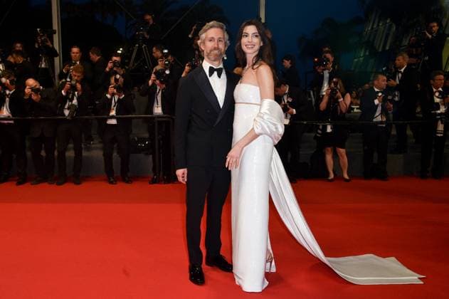 Anne Hathaway et son mari Adam Shulman - Descente des marches du film Armageddon Time lors du 75ème Festival International du Film de Cannes, France, le 19 mai 2022. Giancarlo Gorassini Bestimage People leaving the red carpet of the movie Armageddon Time during the 75th Cannes International Film Festival. On may 19th 2022 Cannes France *** Anne Hathaway et son mari Adam Shulman Descente des marches du film Armageddon Time lors du 75ème Festival International du Film de Cannes, France, le 19 mai 2022 Giancarlo Gorassini Bestimage People leaving the red carpet of the movie Armageddon Time during the 75th Cannes International Film Festival On may 19th 2022 Cannes France  Copyright: xGiancarloxGorassini BestimagexGiancarloxGorassini Bestimagex