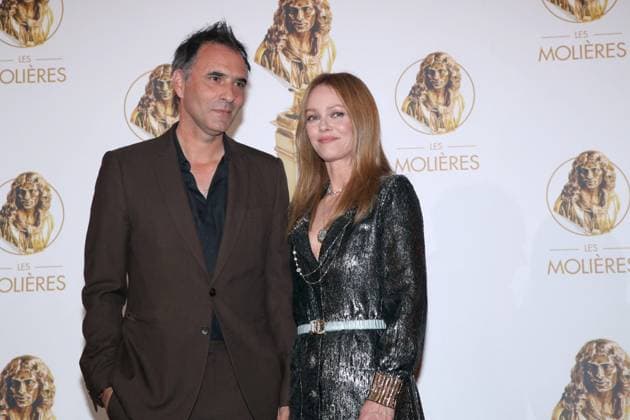 Vanessa Paradis et son mari Samuel Benchetrit (auteur et metteur en scène de la pièce « Maman » dans laquelle Vanessa est nominée) - 33ème « Nuit des Molières » aux Folies Bergère à Paris le 30 Mai 2022. Bertrand Rindoff Bestimage 33rd Molieres ceremony at Folies Bergeres on May 30, 2022 in Paris, France. Paris France *** Vanessa Paradis and her husband Samuel Benchetrit author and director of the play Maman in which Vanessa is nominated 33rd Nuit des Molières at Folies Bergère in Paris on May 30, 2022 Bertrand Rindoff Bestimage 33rd Molieres ceremony at Folies Bergeres on May 30, 2022 in Paris, France Paris France  Copyright: xBERTRANDxRINDOFFxPETROFFx xBESTIMAGExBERTRANDxRINDOFFxPETROFFx xBESTIMAGEx