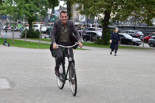 Theater Premiere VANYA KOMÖDIE Hans Werner Meyer with his bicycle Arrival at the theater premiere VANYA KOMÖDIE at Kurfürstendamm in the new house, at the Berliner Ensamble in Berlin, on 03 08 2025 Photopress Mueller
