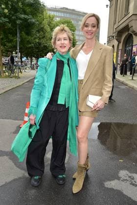 Theater Premiere VANYA KOMÖDIE Beatrice Richter with daughter Judith Richter Arrival at the theater premiere VANYA KOMÖDIE at Kurfürstendamm in the new house, at the Berliner Ensamble in Berlin, on 03 08 2025 Photopress Mueller