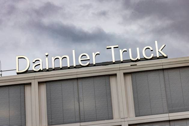 Daimler Truck. Hauptsitz der Daimler Truck AG in Leinfelden-Echterdingen. Der Daimler Truck Campus vereint wesentliche Verwaltungsbereiche vom Vertrieb und Controlling bis zum Personalwesen unter einem Dach. 03.08.2025. Leinfelden-Echterdingen, Baden-Württemberg, Deutschland *** Daimler Truck Headquarters of Daimler Truck AG in Leinfelden Echterdingen The Daimler Truck Campus combines key administrative areas from sales and controlling to human resources under one roof 03 08 2025 Leinfelden Echterdingen, Baden Württemberg, Germany