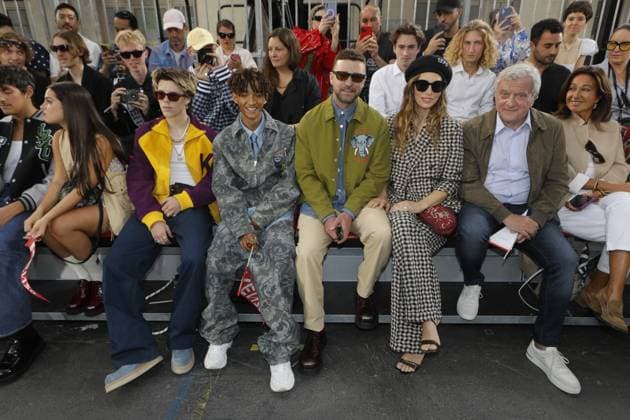 Cruz Beckham, Jaden Smith, Jessica Biel et son mari Justin Timberlake, Sidney Toledano et sa femme Katia - Front Row au défilé de mode homme Kenzo printemps été 2023 au Lycée Carnot à Paris le 26 juin 2022. Veeren-Christophe Clovis Bestimage Front Row at the Kenzo spring summer 2023 men s fashion show at the Lycée Carnot in Paris on June 26, 2022. Paris France *** Cruz Beckham, Jaden Smith, Jessica Biel and her husband Justin Timberlake, Sidney Toledano and his wife Katia Front Row at the Kenzo spring summer 2023 mens fashion show at the Lycée Carnot in Paris on June 26, 2022 Veeren Christophe Clovis Bestimage Front Row at the Kenzo spring summer 2023 mens fashion show at the Lycée Carnot in Paris on June 26, 2022 Paris France  Copyright: xVeerenx-ChristophexClovisx xBestimagexVeerenx-ChristophexClovisx xBestimagex