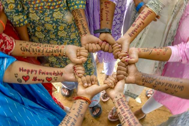 Students Mark Friendship Day With Inked Messages A group of school students celebrate Friendship Day by writing friendship messages on each other™s hands in Agartala, Tripura, on August 3, 2025. The joyful gathering highlights the spirit of companionship and emotional connection among young people in India, where Friendship Day is widely observed on the first Sunday of August. The occasion serves as an opportunity for students and youth to express appreciation and affection toward friends through handmade notes, gestures, and gifts. This celebration, rooted in global traditions, has become a vibrant event in schools and public spaces across India. In Agartala, students mark the day with enthusiasm, personalizing their expressions by writi Copyright: xABHISEKxSAHAx