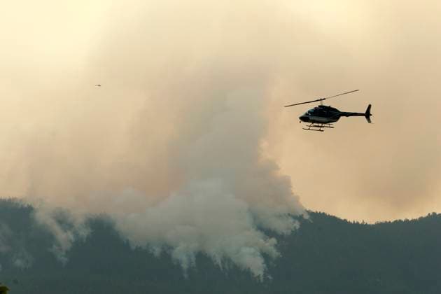 August 3, 2025, Coombs, Bc, CAN: A helicopter flies by the Wesley Ridge wildfire near Cameron Lake where an out-of-control fire continues to burn near Coombs, B.C., Sunday, Aug. 3, 2025. Coombs CAN  - ZUMAc35_ 20250803_zaf_c35_183 Copyright: xChadxHipolitox