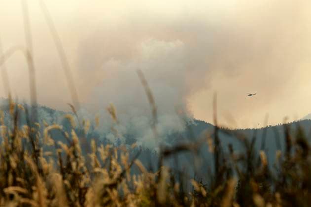 August 3, 2025, Coombs, Bc, CAN: A helicopter flies by the Wesley Ridge wildfire near Cameron Lake where an out-of-control fire continues to burn near Coombs, B.C., Sunday, Aug. 3, 2025. Coombs CAN  - ZUMAc35_ 20250803_zaf_c35_188 Copyright: xChadxHipolitox